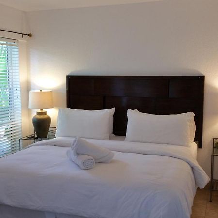The Cabanas Guesthouse & Spa - Gay Resort Catering To Gay Men Oakland Park Chambre photo