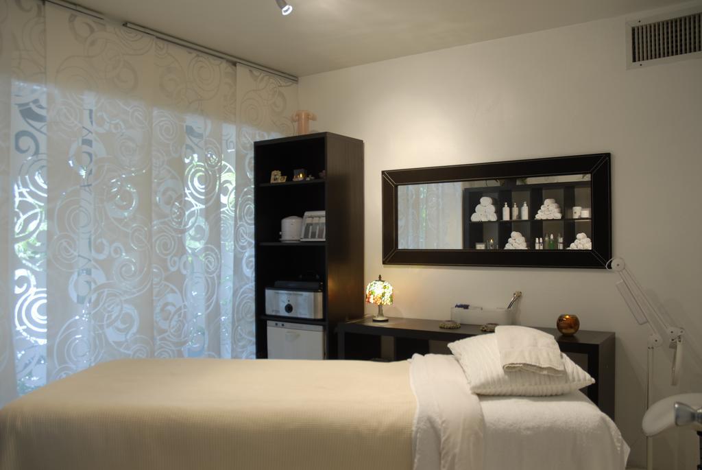 The Cabanas Guesthouse & Spa - Gay Resort Catering To Gay Men Oakland Park Extérieur photo