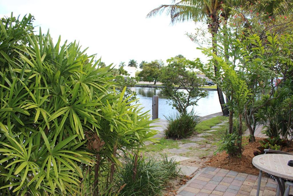 The Cabanas Guesthouse & Spa - Gay Resort Catering To Gay Men Oakland Park Extérieur photo